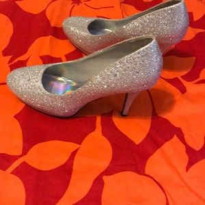 Silver Slipper Platform Pumps Sz 10 - Glitter 😍😍
